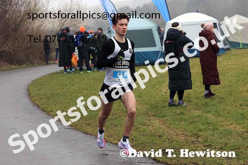 Senior Men and Over-35s to 49s Mens 2025 NECAA Royal Signals Road Relays Champs.,  Hetton Lyons Country Park, Hetton le Hole, County Durham. Photo: David T. Hewitson/Sports for All Pics